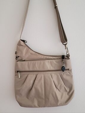 Travelon Anti-Theft Nutmeg Classic Large Msg Crossbody Sling Vibrant Orange Line